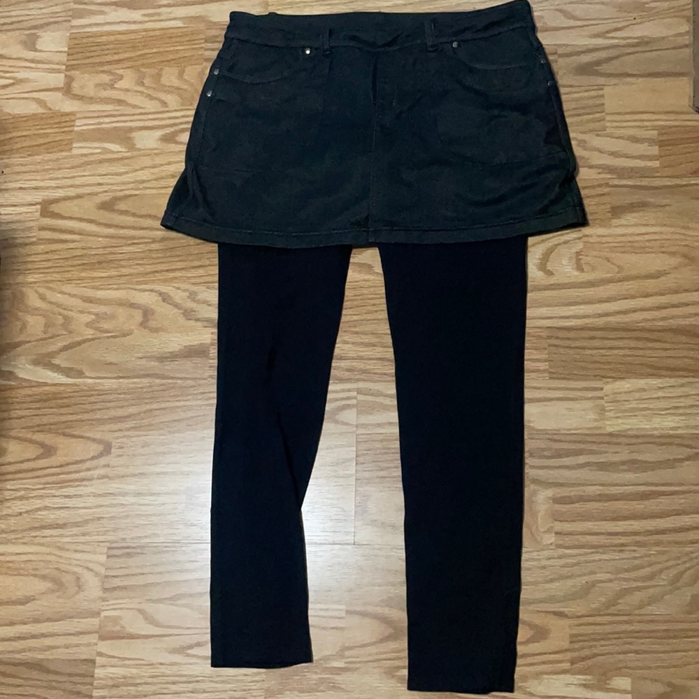 Athleta skirt with pants attached